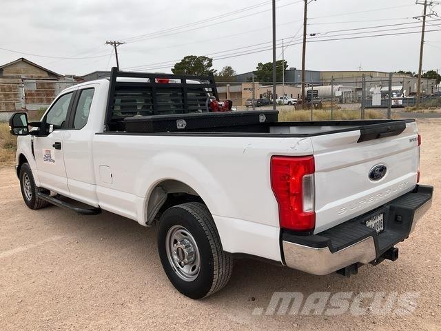 Ford F-250 شاحنات خفيفة/مفصلية الجوانب