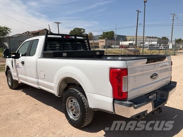 Ford F-250 شاحنات خفيفة/مفصلية الجوانب