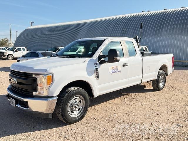 Ford F-250 شاحنات خفيفة/مفصلية الجوانب