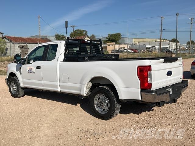 Ford F-250 شاحنات خفيفة/مفصلية الجوانب