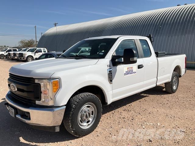 Ford F-250 شاحنات خفيفة/مفصلية الجوانب