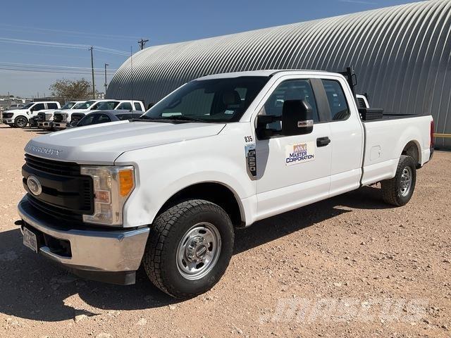 Ford F-250 شاحنات خفيفة/مفصلية الجوانب