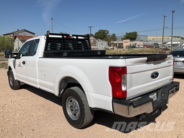 Ford F-250 شاحنات خفيفة/مفصلية الجوانب