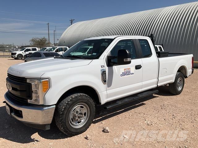 Ford F-250 شاحنات خفيفة/مفصلية الجوانب