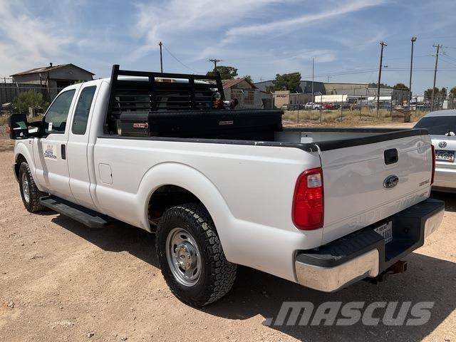 Ford F-250 شاحنات خفيفة/مفصلية الجوانب