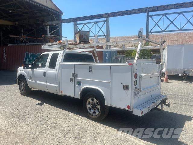 Ford F-250 شاحنات خفيفة/مفصلية الجوانب