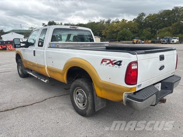 Ford F-250 شاحنات خفيفة/مفصلية الجوانب