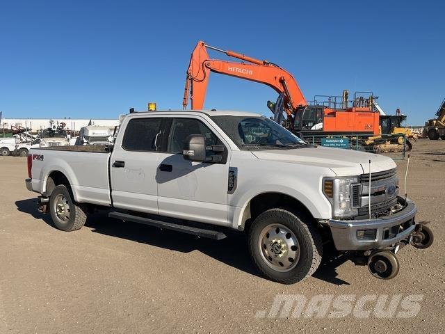 Ford F-250 شاحنات خفيفة/مفصلية الجوانب