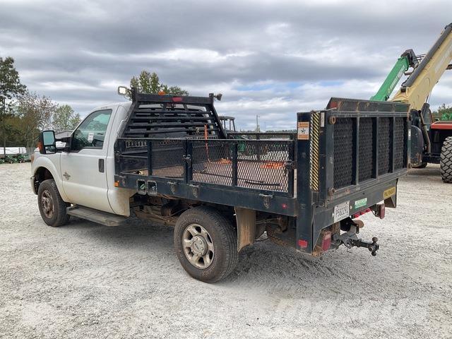 Ford F-250 شاحنات مسطحة/مفصلية الجوانب