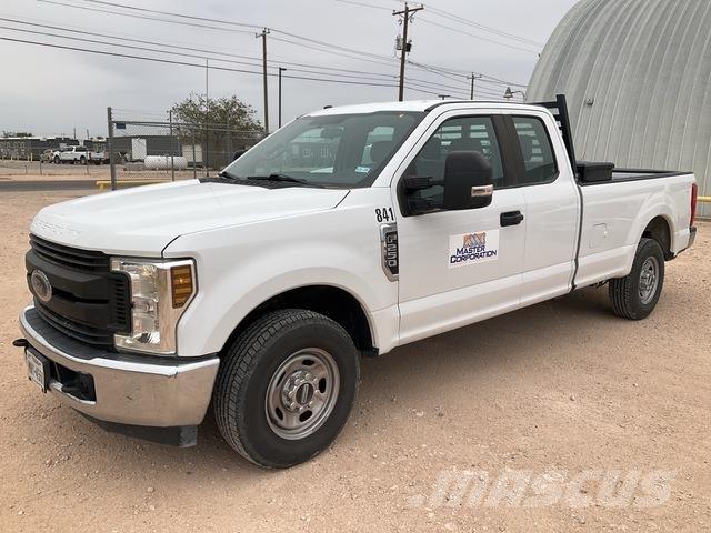 Ford F-250 شاحنات خفيفة/مفصلية الجوانب