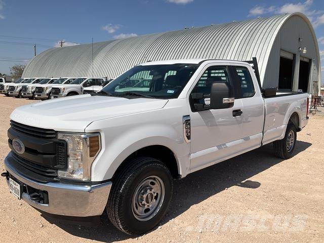 Ford F-250 شاحنات خفيفة/مفصلية الجوانب