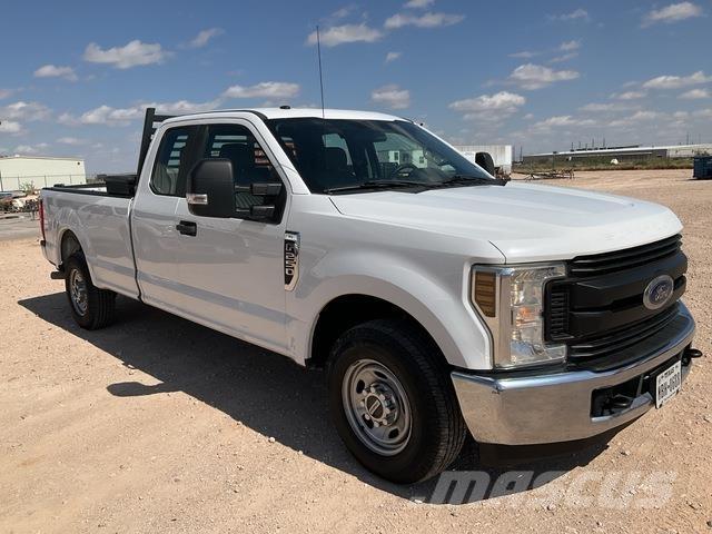 Ford F-250 شاحنات خفيفة/مفصلية الجوانب