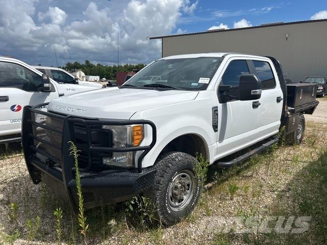 Ford F-250 شاحنات مسطحة/مفصلية الجوانب