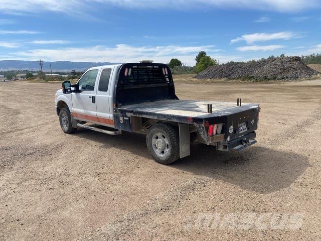 Ford F-250 شاحنات مسطحة/مفصلية الجوانب