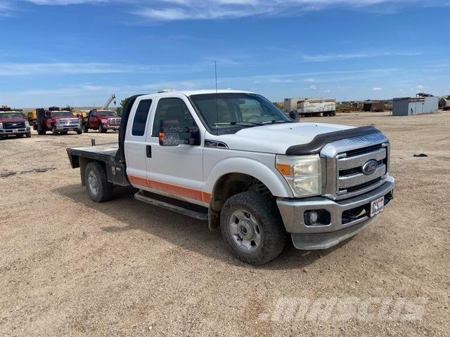 Ford F-250 شاحنات مسطحة/مفصلية الجوانب