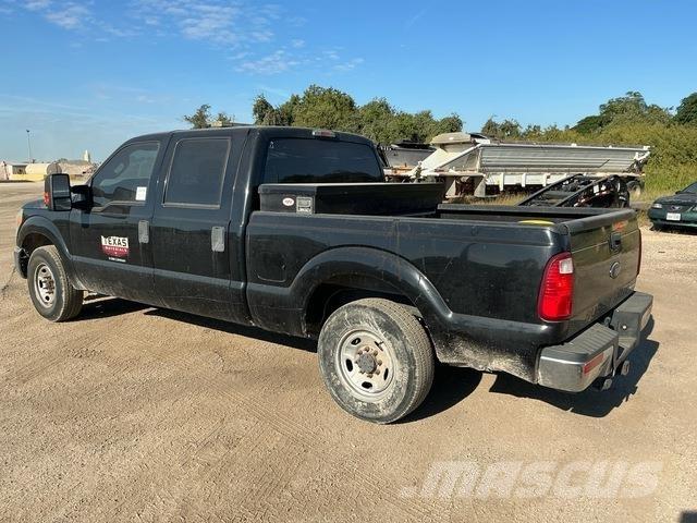 Ford F-250 شاحنات خفيفة/مفصلية الجوانب