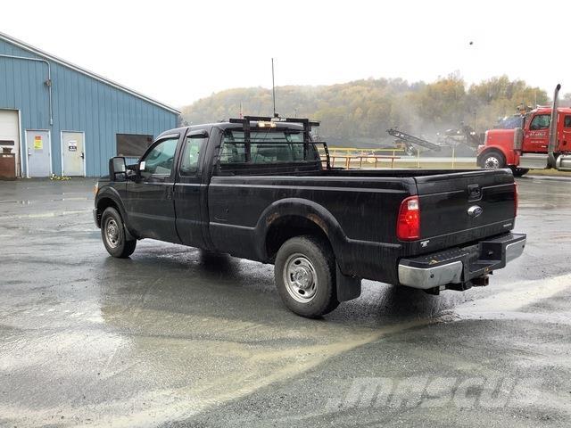 Ford F-250 شاحنات خفيفة/مفصلية الجوانب