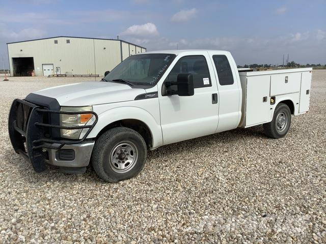 Ford F-250 شاحنات خفيفة/مفصلية الجوانب