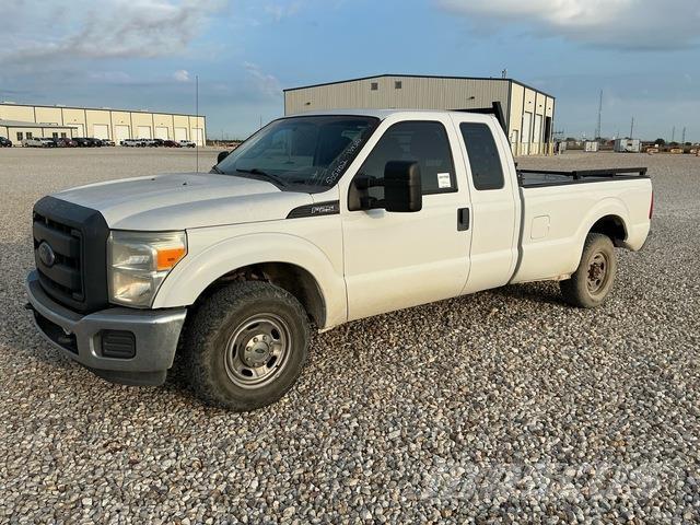 Ford F-250 شاحنات خفيفة/مفصلية الجوانب