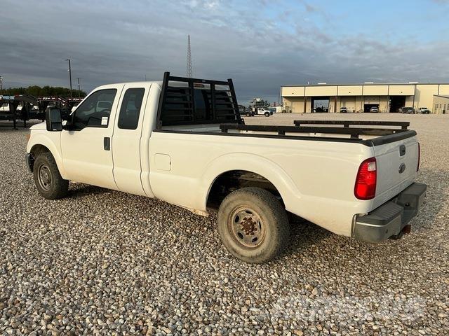 Ford F-250 شاحنات خفيفة/مفصلية الجوانب