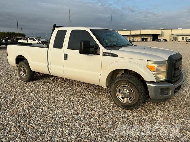 Ford F-250 شاحنات خفيفة/مفصلية الجوانب