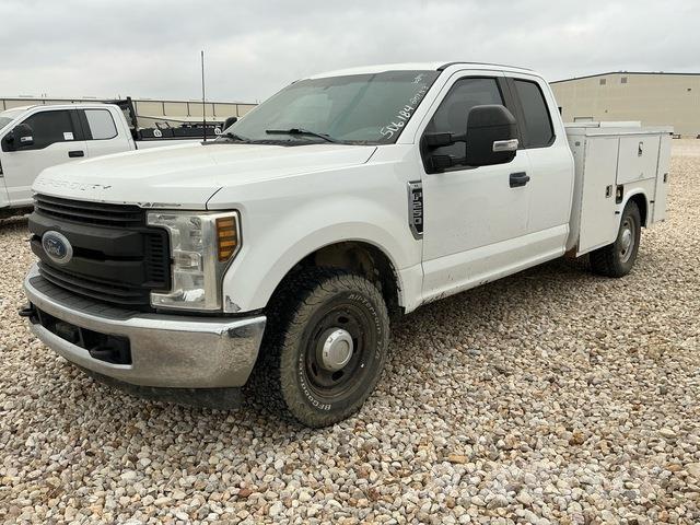 Ford F-250 شاحنات خفيفة/مفصلية الجوانب