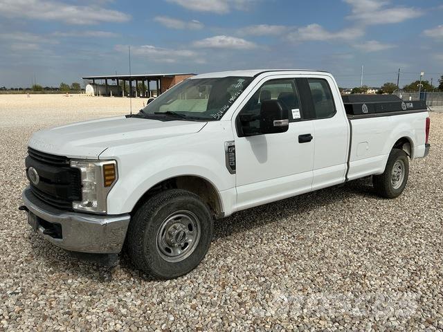 Ford F-250 شاحنات خفيفة/مفصلية الجوانب