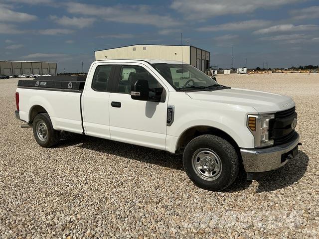 Ford F-250 شاحنات خفيفة/مفصلية الجوانب