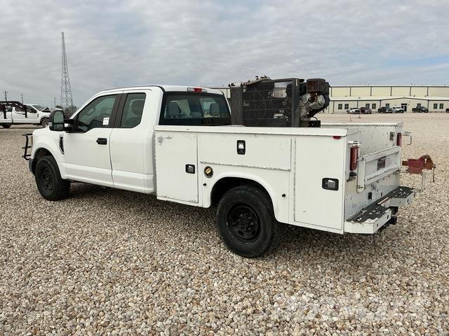Ford F-250 شاحنات خفيفة/مفصلية الجوانب