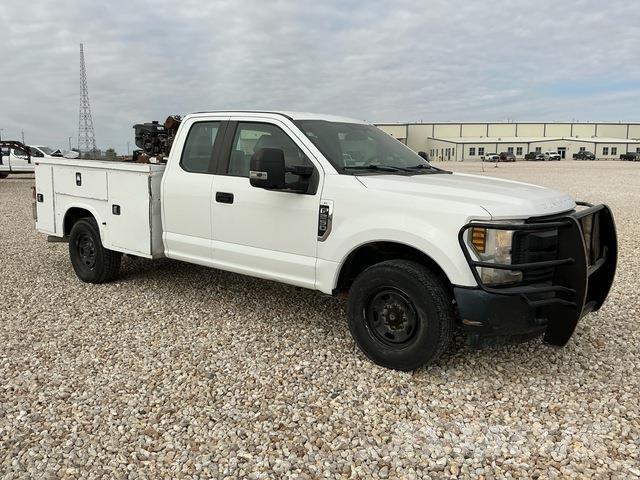 Ford F-250 شاحنات خفيفة/مفصلية الجوانب