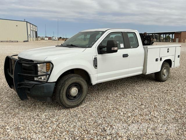 Ford F-250 شاحنات خفيفة/مفصلية الجوانب
