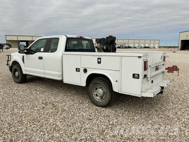 Ford F-250 شاحنات خفيفة/مفصلية الجوانب
