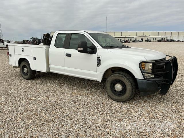 Ford F-250 شاحنات خفيفة/مفصلية الجوانب