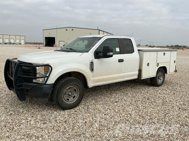 Ford F-250 شاحنات خفيفة/مفصلية الجوانب
