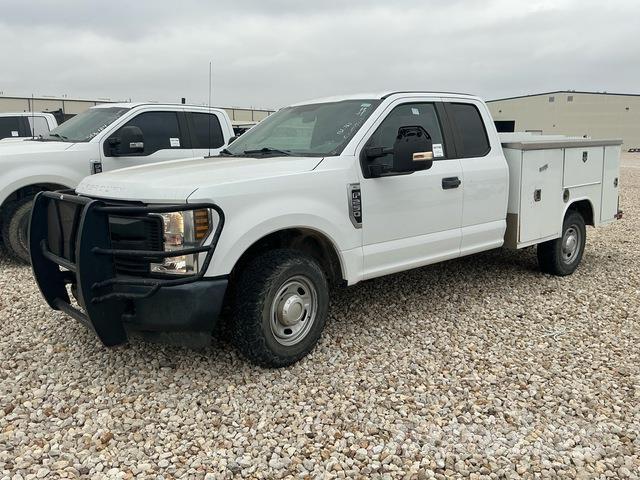 Ford F-250 شاحنات خفيفة/مفصلية الجوانب