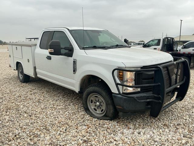 Ford F-250 شاحنات خفيفة/مفصلية الجوانب