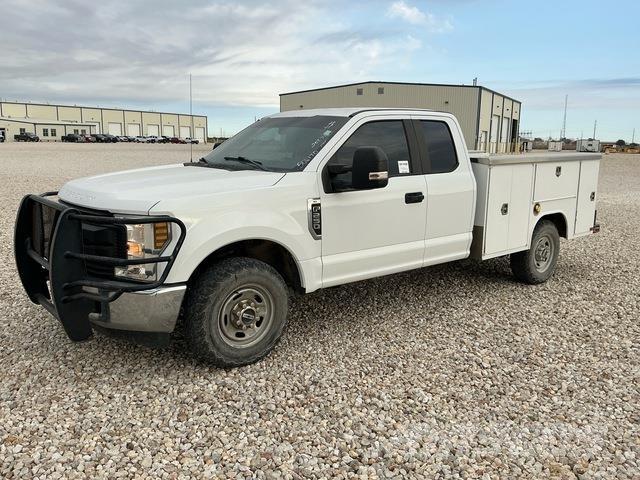 Ford F-250 شاحنات خفيفة/مفصلية الجوانب