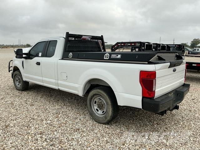 Ford F-250 شاحنات خفيفة/مفصلية الجوانب