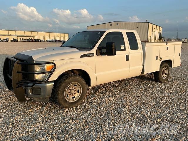 Ford F-250 شاحنات خفيفة/مفصلية الجوانب
