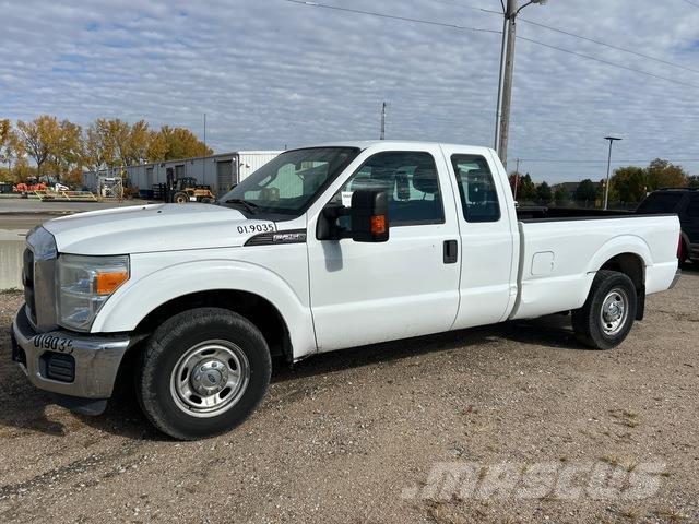Ford F-250 شاحنات خفيفة/مفصلية الجوانب