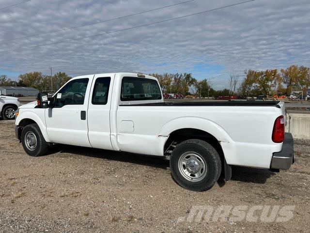 Ford F-250 شاحنات خفيفة/مفصلية الجوانب