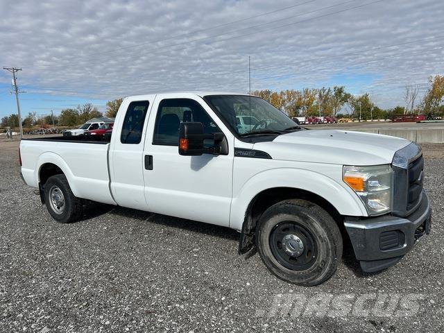 Ford F-250 شاحنات خفيفة/مفصلية الجوانب