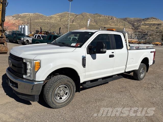 Ford F-250 شاحنات خفيفة/مفصلية الجوانب