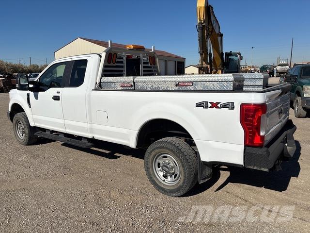 Ford F-250 شاحنات خفيفة/مفصلية الجوانب