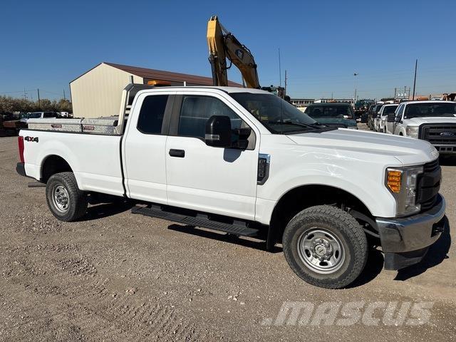 Ford F-250 شاحنات خفيفة/مفصلية الجوانب