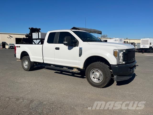 Ford F-250 شاحنات خفيفة/مفصلية الجوانب