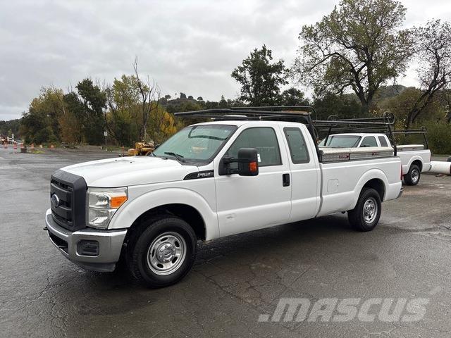 Ford F-250 شاحنات خفيفة/مفصلية الجوانب