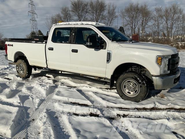 Ford F-250 شاحنات خفيفة/مفصلية الجوانب