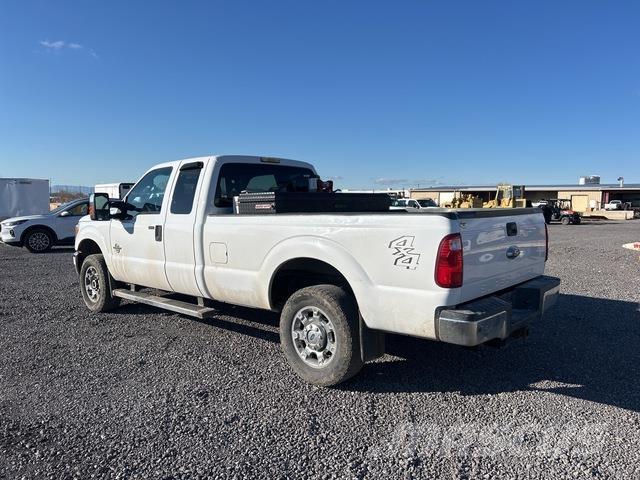Ford F-250 شاحنات خفيفة/مفصلية الجوانب