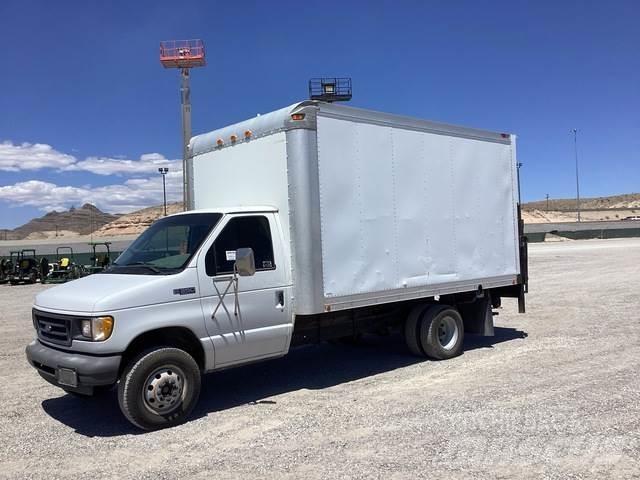 Ford F-350 شاحنات ذات هيكل صندوقي